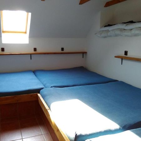 Apartman Na Farme U Koni Milesov Exteriör bild
