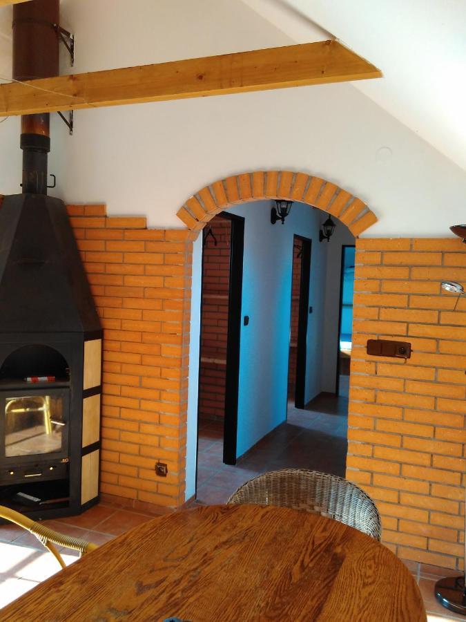 Apartman Na Farme U Koni Milesov Exteriör bild